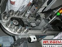 柔性鏈輸送線在醫(yī)藥、機(jī)械零件、食品和飲料工業(yè)中的應(yīng)用是什么？