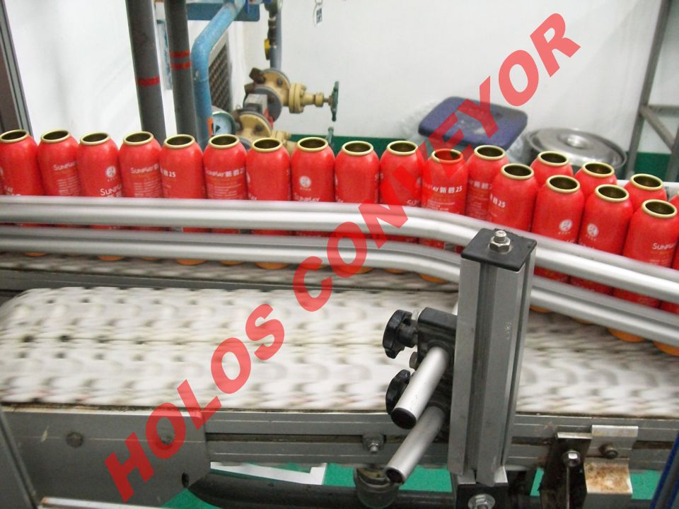 　　從國內的實際應用情況來看，皮帶輸送機的絞車拉緊和液壓拉緊可以實現(xiàn)自動控制并且拉緊力可以調節(jié)，重錘拉緊裝置有著較高的安全可靠性。隨著工業(yè)和技術的發(fā)展，并且有著長距離、大運量、高帶速特征的大型皮帶輸送機已經成為發(fā)展主流，由此對拉緊裝置提出了更高的要求，傳統(tǒng)的拉緊裝置逐漸顯示出其缺點，技術人員已將對拉緊裝置的研究方向逐步轉入到自動拉緊領域。如中礦業(yè)大學開發(fā)的YZL系列皮帶輸送機液壓絞車式自動拉緊裝置，它能根據(jù)帶式輸送機起動加速階段和平穩(wěn)運行階段對輸送帶拉力的不同要求，提供相應的輸送帶拉力，并且在輸送帶拉力發(fā)生變化時準確監(jiān)測并且及時的自動調整。